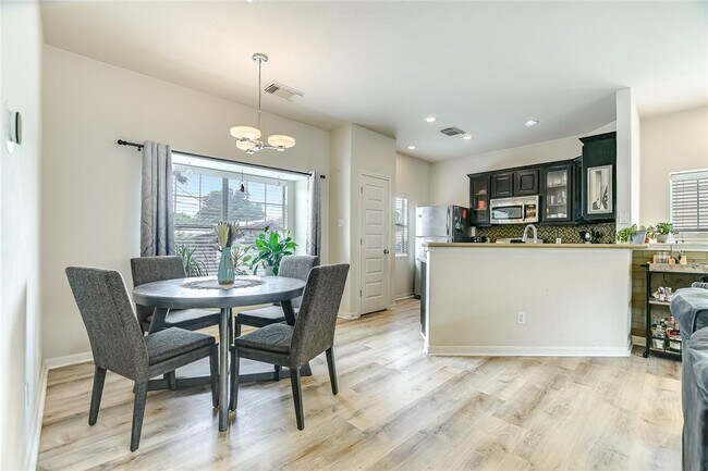 Foto del edificio - 2913 Saville Loop