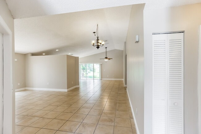 Foto del edificio - 3049 NW 72nd Ave