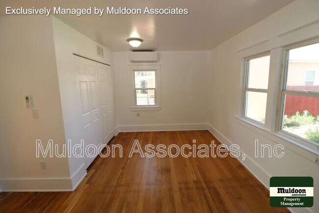 Foto del edificio - 2417 E Evans Ave