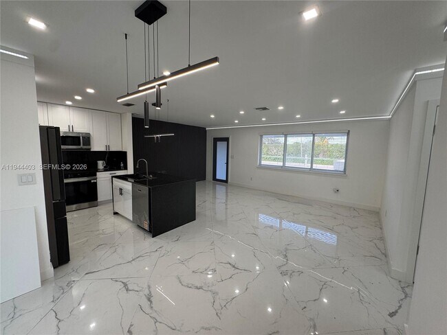 Building Photo - 8600 Taft St