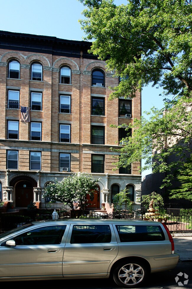 Building Photo - 84 1st Pl