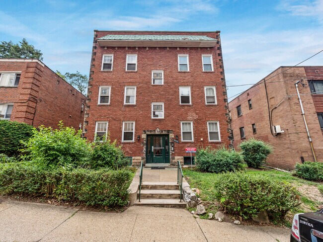 Foto del edificio - 5556 Covode St