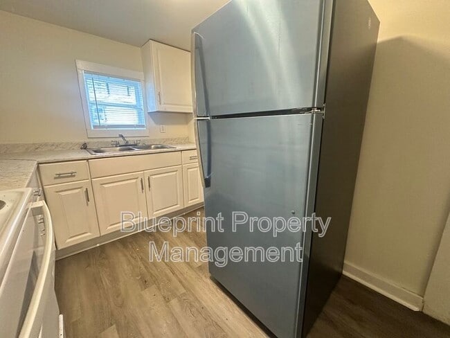 Foto del edificio - 3729 Pine Ave SW