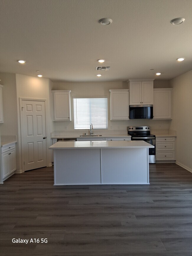 Granite Counter tops - 30570 Greenfield Dr