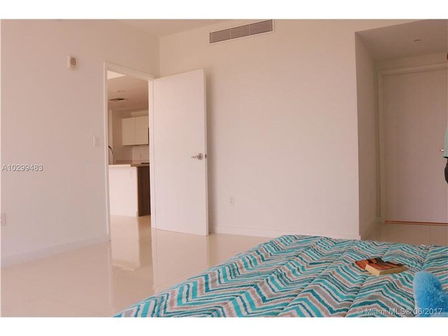 Foto del edificio - 9940 E Bay Harbor Dr