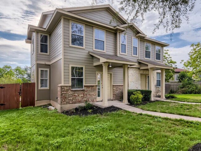Foto del edificio - 13913 Harris Ridge Blvd