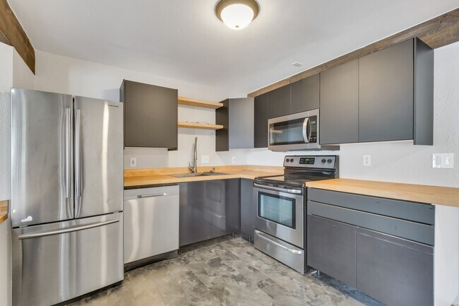 Foto del edificio - 8355 Eaton Way