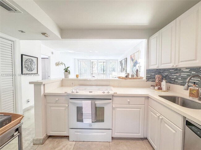 Foto del edificio - 3301 N Country Club Dr