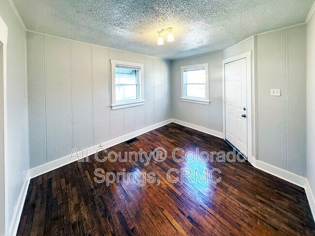 Building Photo - 1431 W Kiowa St