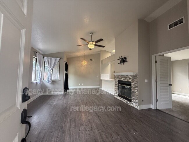 Foto del edificio - 7059 Sprig Dr