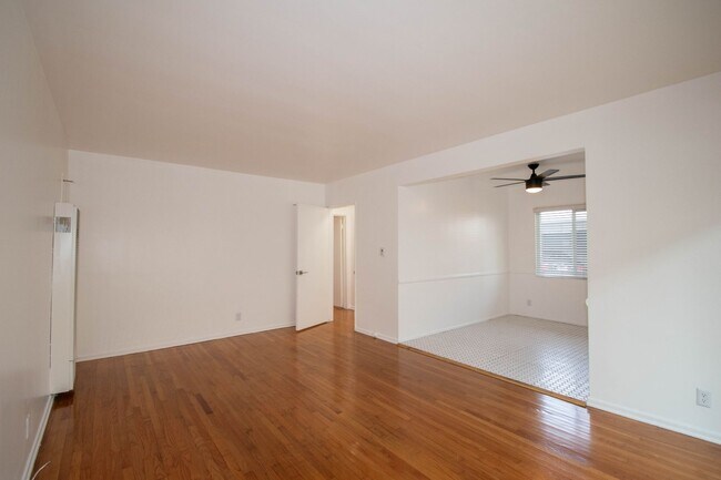 Foto del edificio - 823 Orange Grv Ave