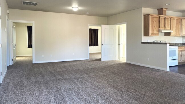 Building Photo - 215-217 D St