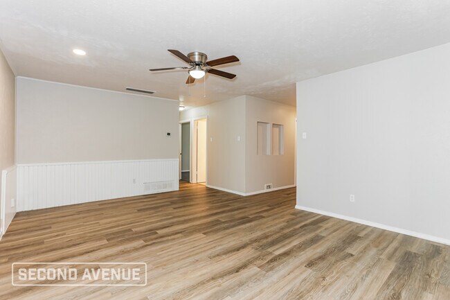 Building Photo - 422 Southlake Dr