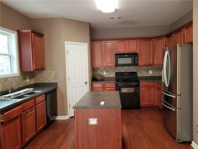 Building Photo - 999 Harvest Brook Dr NE