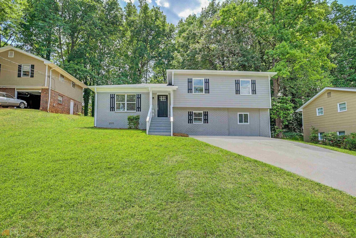 1400 High Meadow Dr, Stone Mountain, GA 30083 House Rental in Stone