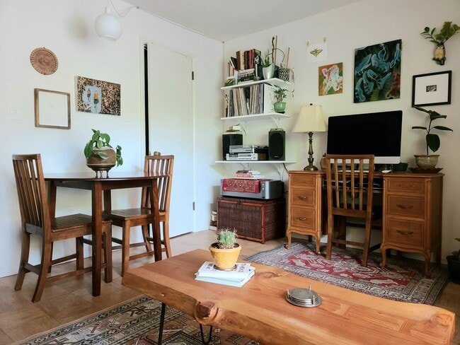 Building Photo - 900 E Prospect St