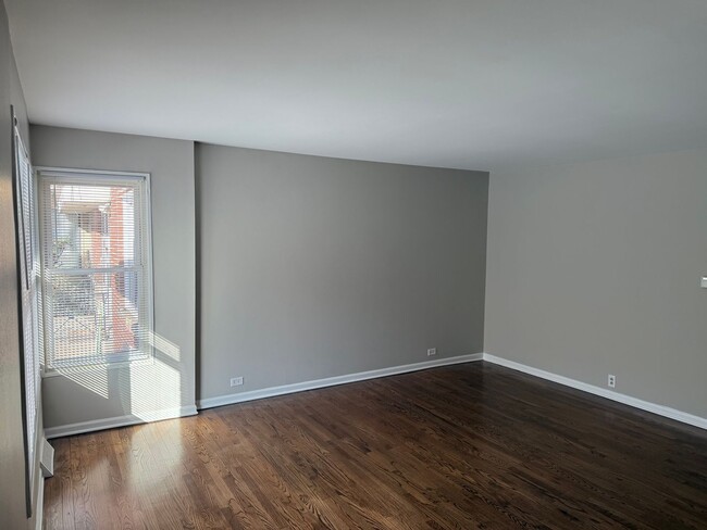 Foto del edificio - Albany Park 2 Bedroom 1 1/2 Bath 2 Story T...