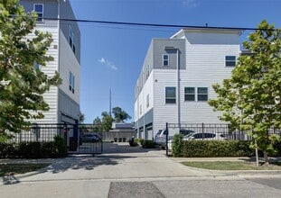 Building Photo - 1909 Maury St