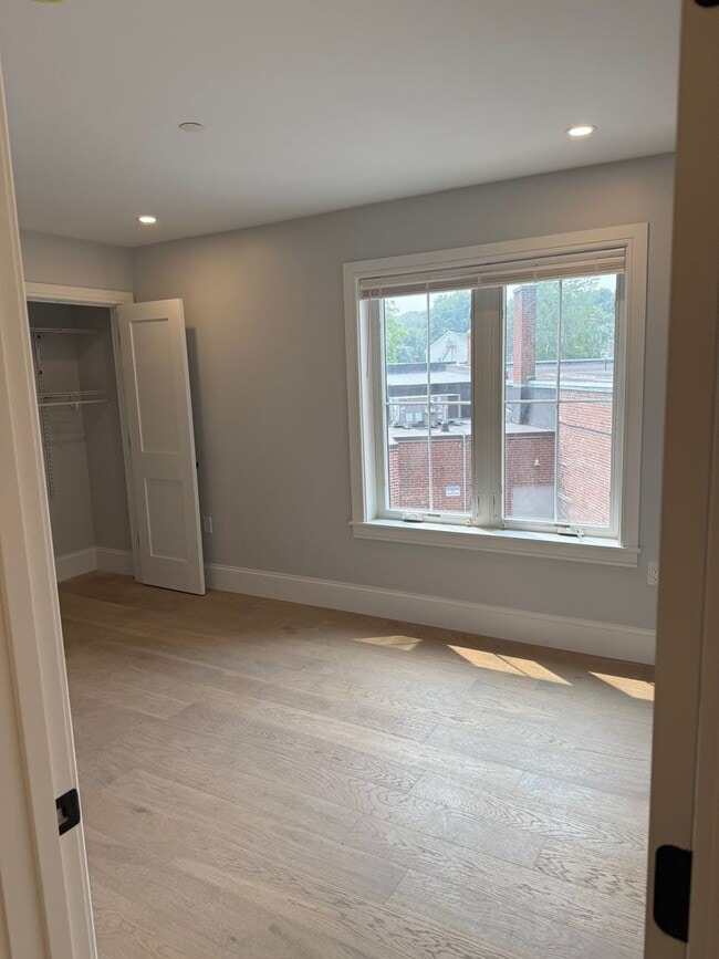 Building Photo - BRAND NEW 2 BED 2 BATH UNIT!!!!