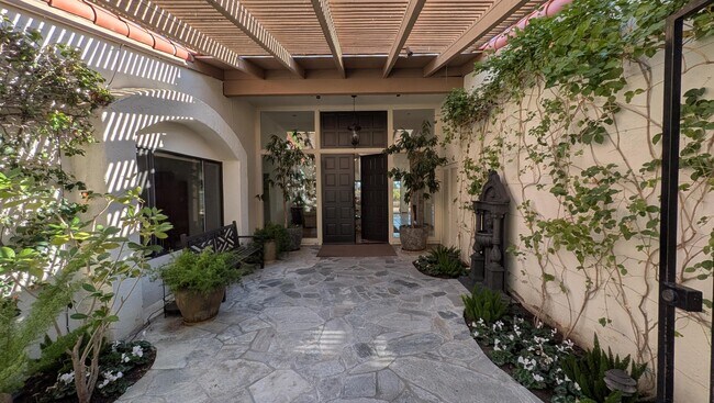 Foto del edificio - 40480 Vía Entrada