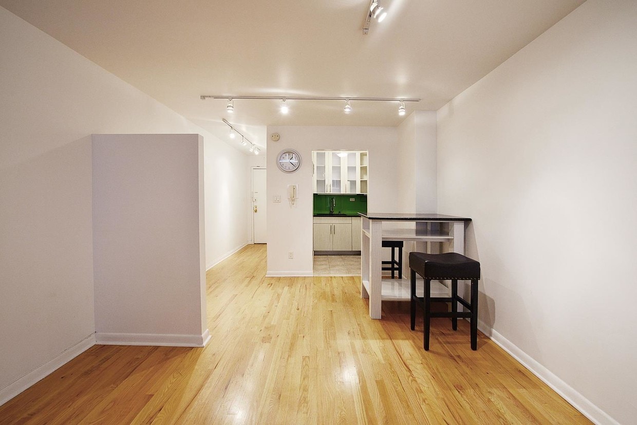 Primary Photo - 315 West 55th Street