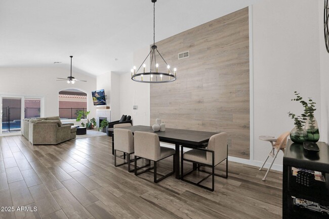 Foto del edificio - 665 W Minton Dr