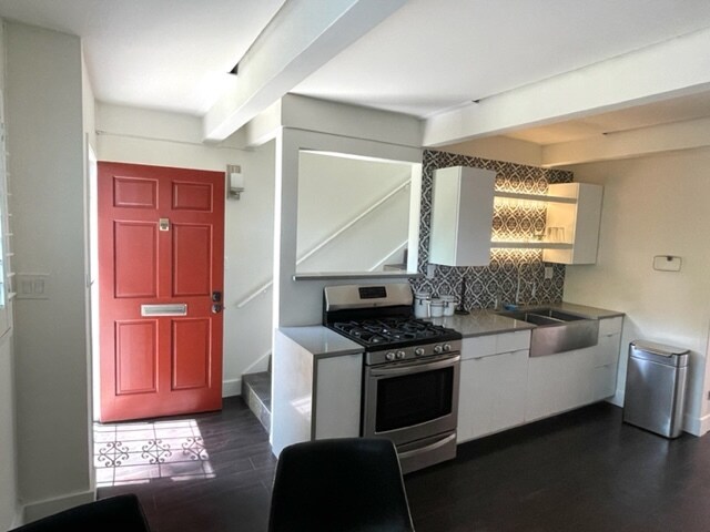 Cocina abierta. - 4040 Grand View Blvd