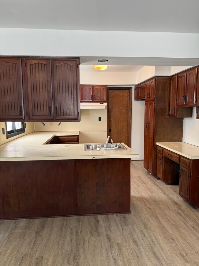 Foto del edificio - 6727 Parkland