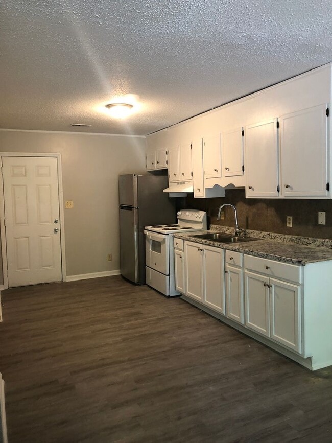 Foto del edificio - MOVE-IN READY!