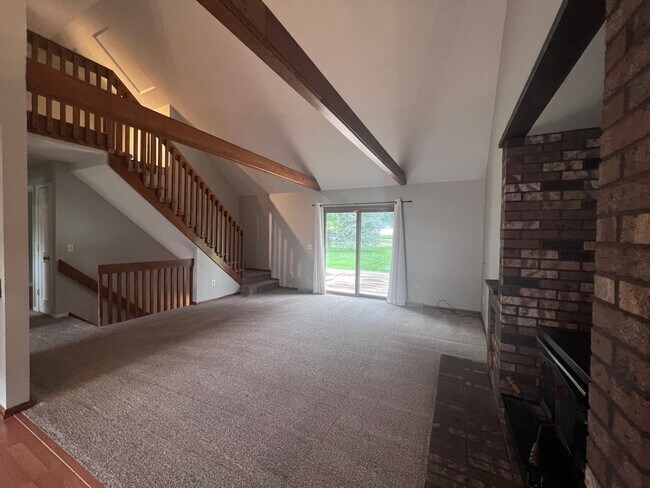 Foto del edificio - Four Bedroom Single Family Home in Forest Hills Schools!