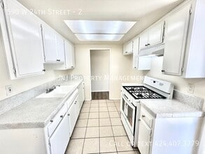 Building Photo - 590 W 24th St