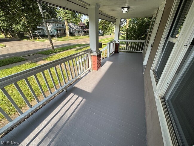 Foto del edificio - 974 Lovers Ln