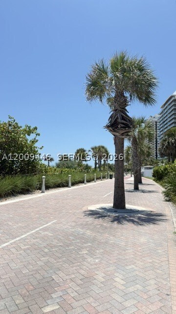 Foto del edificio - 5875 Collins Ave