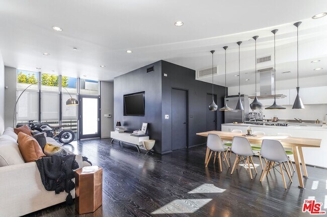 Foto del edificio - 825 Kings Rd