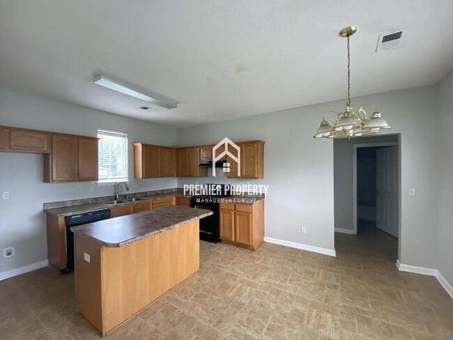 Building Photo - 665 Peyton Cir