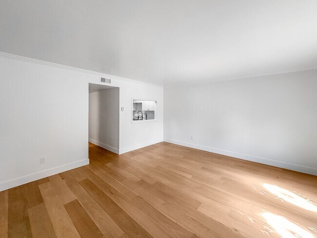 Building Photo - SD: Comfortable 2BD/2BA Condo in Chula Vista with Covered Patio & 2 Parking Spaces