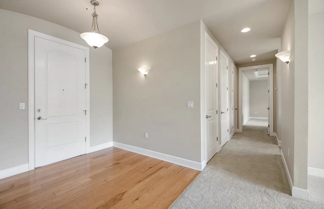 Building Photo - Luxury Waterside Condo on Hayden Island in...