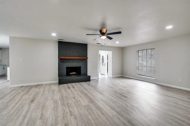 Foto del edificio - 9704 Leland Ln