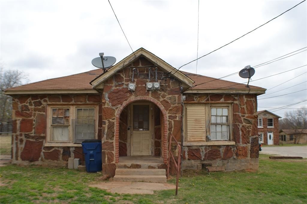 Primary Photo - 2711 W Walker St