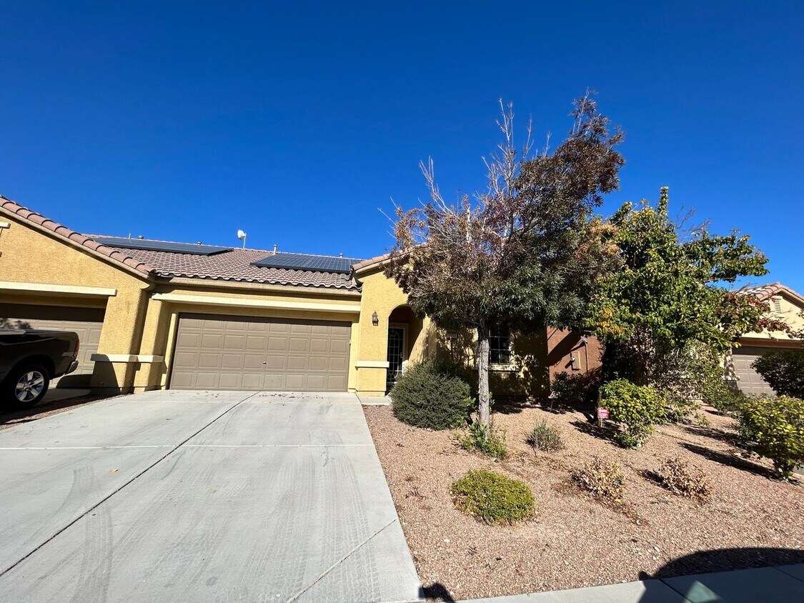 Primary Photo - Single Story Townhouse! 3 Bed, 2 Bath, 2 Car!