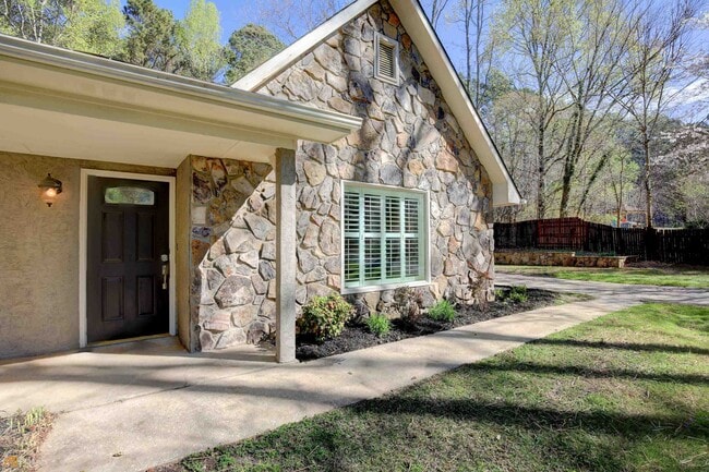 Building Photo - 240 Browns Hill Ct