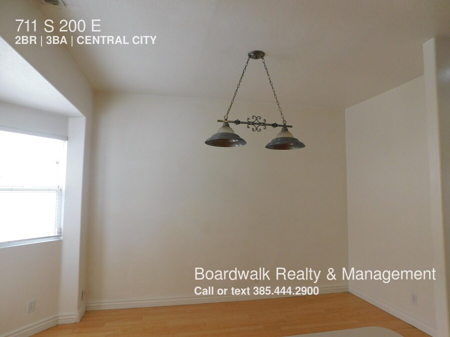Building Photo - 711 S 200 E