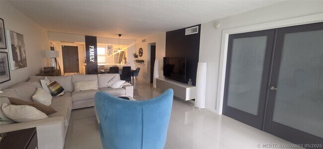 Building Photo - 2671 S Course Dr