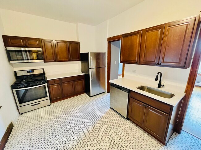 Foto del edificio - 755 W 32nd St