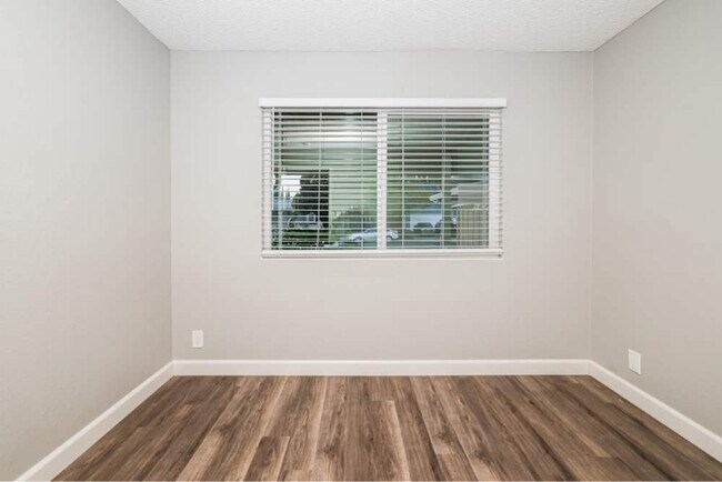 Foto del edificio - 1026 Woodridge Dr