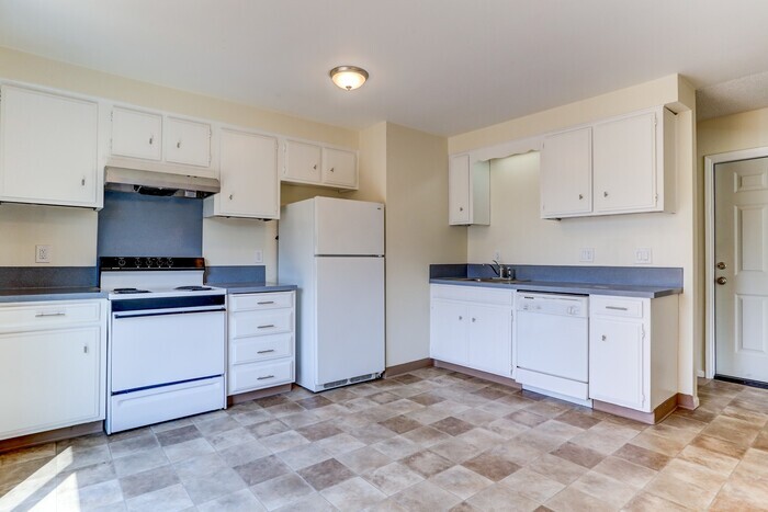 Primary Photo - Ground Floor 2bed/1bath! With a private pa...