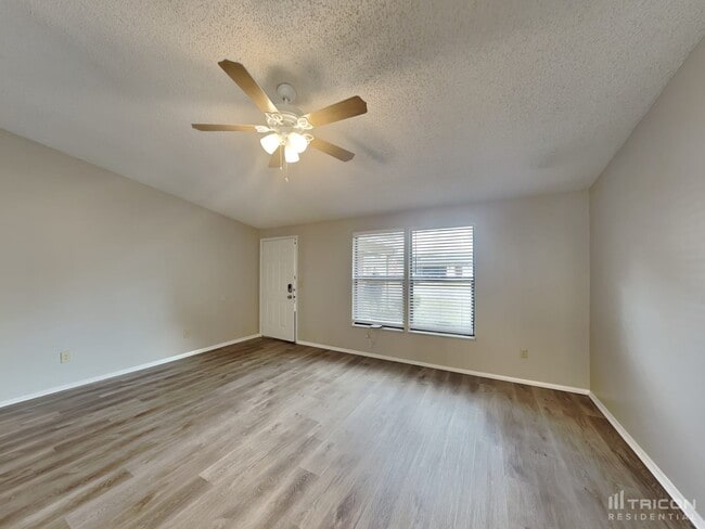 Building Photo - 7845 Glencoe Dr