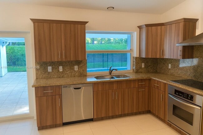 Foto del edificio - 12741 SW 72nd Ave