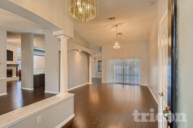 Building Photo - 1093 Dunlap Ave