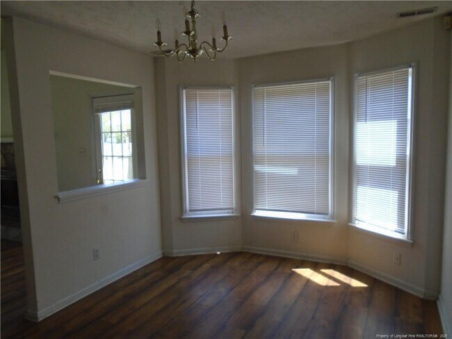 Foto del edificio - 5595 Quietwood Pl